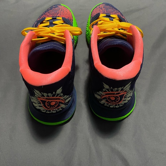 Kyrie 7 - Picture 2 of 6